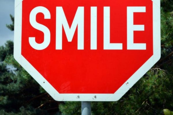 19 Simple And Thoughtful Ways to Pay It Forward in 2019