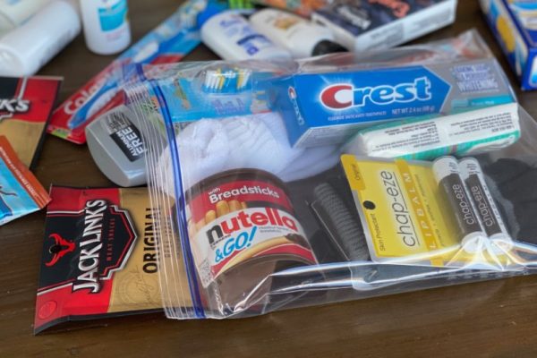 How to Make Blessing Bags to Give Back This Year