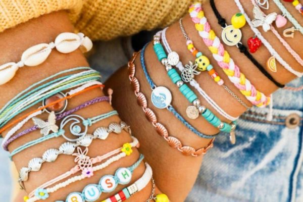 Up to 65% Off Pura Vida Jewelry + RARE Free Shipping | Styles from $3 Shipped