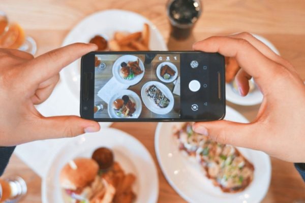 How to Save Money at Restaurants: 20 Hacks That Make Dining Out Even Cheaper!