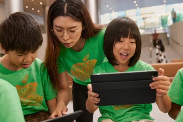 Apple Stores Are Hosting Free Summer Camps for Kids!