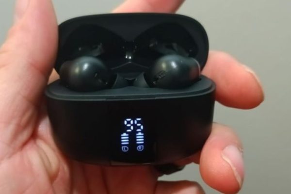 Wireless Bluetooth Earbuds w/ Charging Case Just $9.99 on Amazon (Regularly $30)